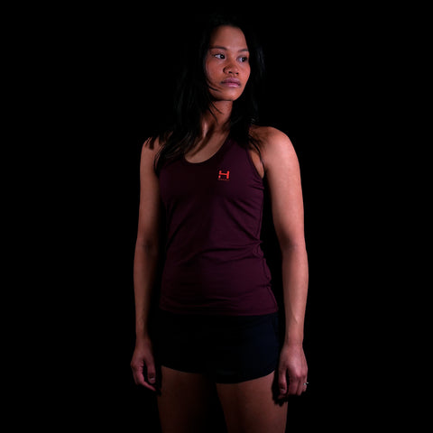 fit photo for the womens pursuit tech tank featuring quick dry materials in colorway upstream