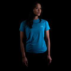 fit photo for the womens pursuit tech tee featuring quick dry materials